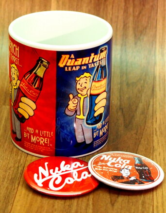Fallout hrnček + 2x placka v1