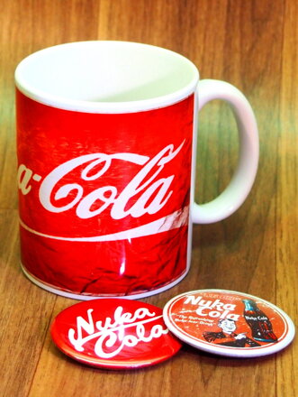 Fallout hrnček + 2x placka v2