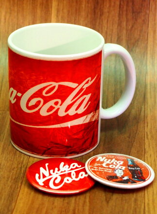 Fallout hrnček + 2x placka v2