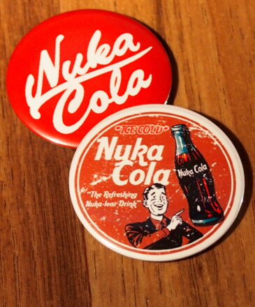 Fallout hrnček + 2x placka v2