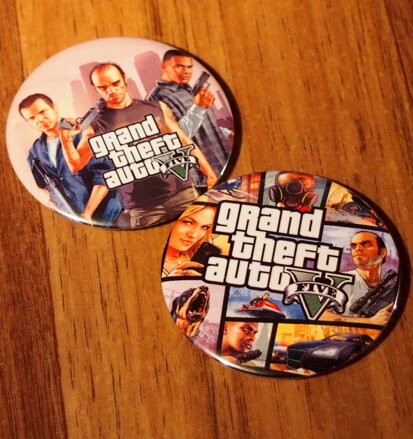 GTA Mix hrnček + 2x placka 